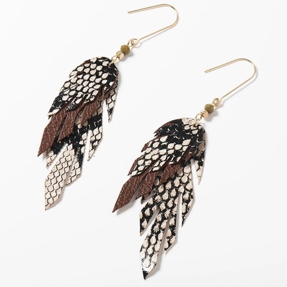 Vegan Feather Dangle Earrings - Picture 3 of 4